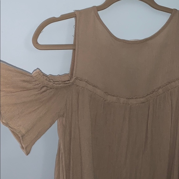 Cold Shoulder Army Green Top - Picture 3 of 4